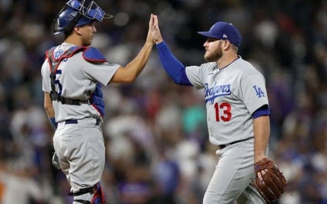 「チームにとってどれほど大切な存在だったか…」戦友の衝撃DFAに“心痛”　ド軍34歳は「球団の浮き沈みを共に歩んできた」