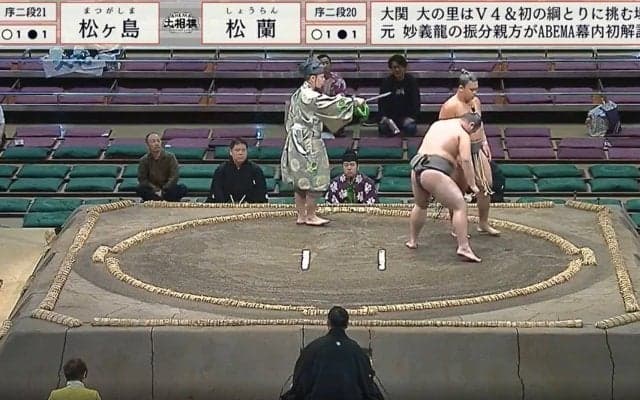 力士の“あまり見たことない”テーピング姿に心配と憶測広がる「どうした？」「痛々しい…」