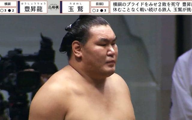 「横綱に失礼では」「それはない」時間いっぱいでの“奇行”にファン困惑「よくありません」実況もたまらず苦言