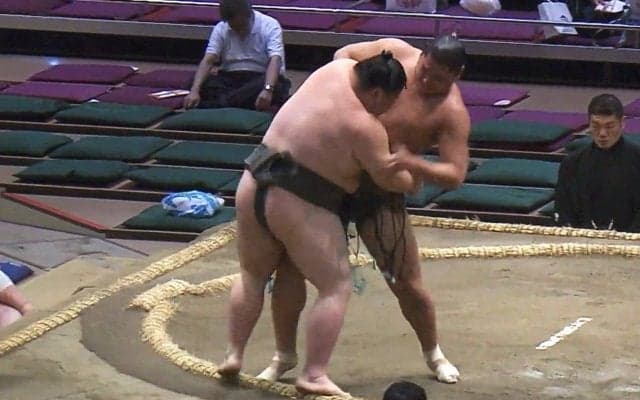 「ローラに似てる」褐色のイケメン力士に熱視線「未経験でこれはやばい」