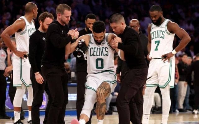 アキレス腱断裂のジェイソン・テイタム…”アイドル”コービーとの奇妙な一致が話題に