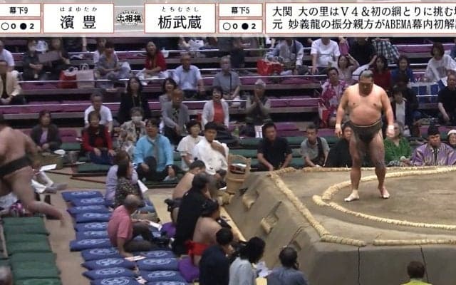 「どこまで行くねん」巨漢力士が客席を“ダッシュ” ド迫力の光景に館内から悲鳴と歓声 「これはバッケンレコード」「ファンは嬉しい」