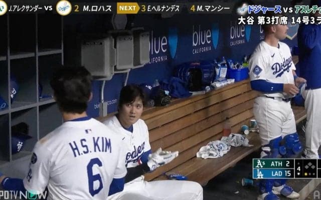 尊い…！大谷翔平が15号直後に“神対応” 「ヘソン谷最高」「ニコニコ」ベンチでのやり取りにファン注目