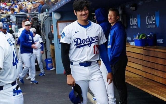 大谷翔平、試合前に“ミス発覚”　ベンチ登場も…あれ？　苦笑いでロッカー戻ったワケ