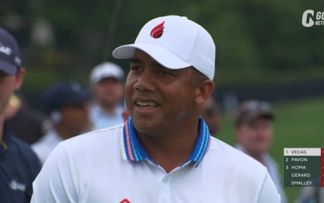 【動画】ジョナサン・ベガスが単独首位　17番では運良くバンカーレーキに当たってグリーンオン