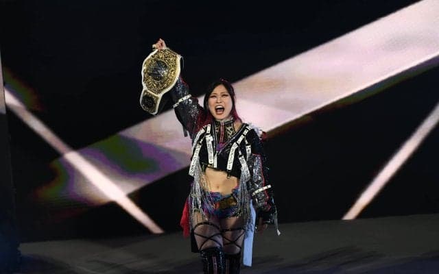 「みんないい笑顔」“平成の歌姫”が人気日本人女子レスラーらとのオフショットを大量投稿…人気レスラーたちの“超イケイケ”貴重な素顔に反響