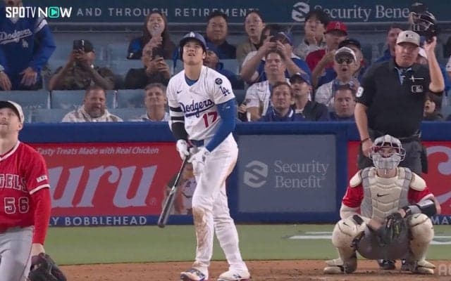 打った瞬間、バットぶん投げ！大谷翔平が、観客が、“吠えた”　古巣相手の16号確信アーチに本拠地総立ち