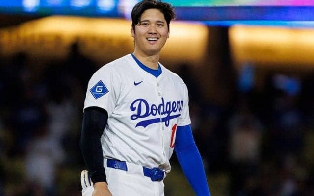 三振直後…大谷翔平のバット借り“打ち方教えるよ”　ロハスの行動に同僚爆笑