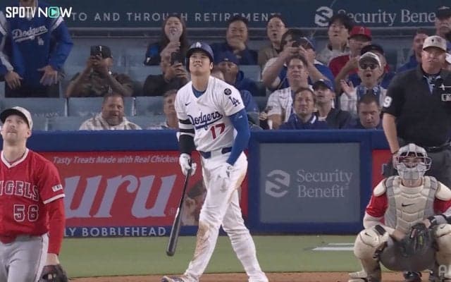 大谷翔平、16号バックスクリーン弾でエ軍センターも“確信歩き”　打球を見上げゆっくりとフェンスへ…あっという間に柵越えの衝撃