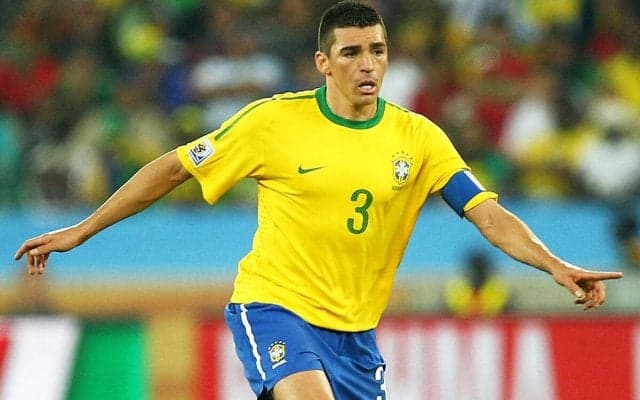 元ブラジル代表DFルシオ氏が家庭内の事故で緊急入院…現在はICUで経過観察