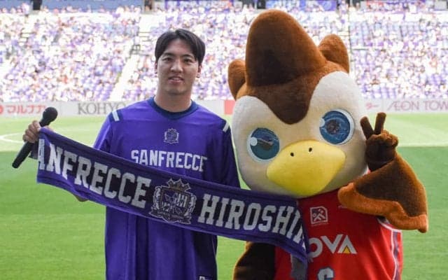 B1広島の山崎稜がJ1サンフレッチェ戦に登場「こんなに素敵なシャツまで…」異競技交流に感謝