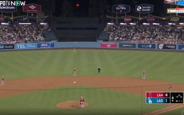 大谷翔平、185キロ爆速弾で“衝撃の珍光景”「しゃあない」「そうなるわ」エンゼルス守備陣がお見送り… “確信”動かない「追う気なし」