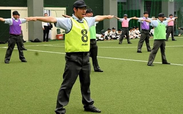 夏の大会に向け、審判技術を磨く　四国高野連が審判講習会