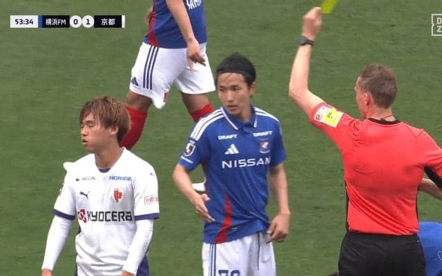 「レスリングするなよ」マリノスMFが執拗マークに激昂！喉元を突き飛ばす…「天野さん酷くないっすか？」「なぜ福岡にもイエロー？」“喧嘩両成敗”の一部始終が物議