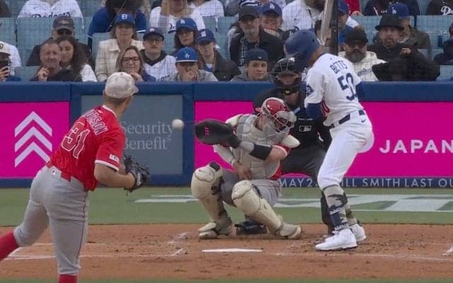 ベッツがドン引き！ 見たことない“想定外のハプニング”「怖っ…」「危険すぎる」 エ軍バッテリーが“まさかのミス”であわや大事故