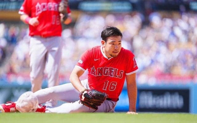 菊池雄星がアクシデント降板　6回途中1失点、初勝利の権利も…右足首を痛めたか
