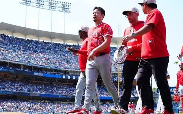 菊池雄星、右足首の炎症で降板…球団発表　エドマンと接触、6回途中1失点の好投