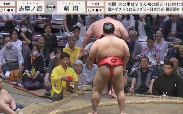 力士が突如の無抵抗“棄権”…自ら土俵を割る姿に対戦相手は呆然「どうした？」「なんだこれ」「唖然としてる」様々な声