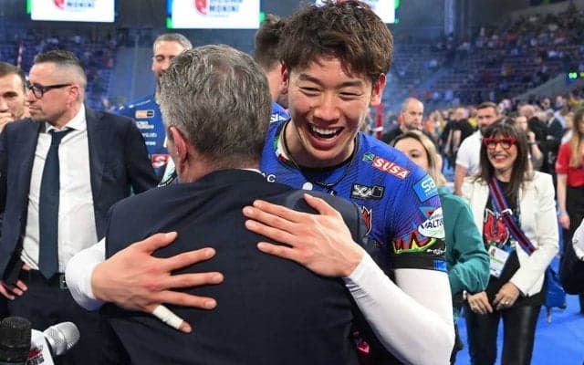 石川祐希、CL優勝を髙橋藍が祝福「帰ってきたらお寿司奢ってもらお！」　日本男子初の“快挙”にお祝いの声続々
