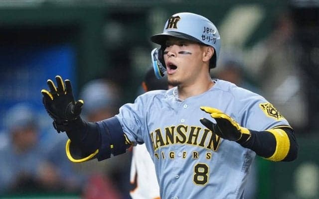 衝撃の2HR＆6打点…掛布氏「本塁打王、打点王に期待」　佐藤輝明が4月度DIDアワード受賞