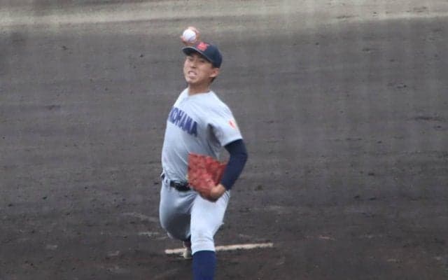横浜vs作新学院の一戦が開催中！横浜の不動のセンターはベンチスタート
