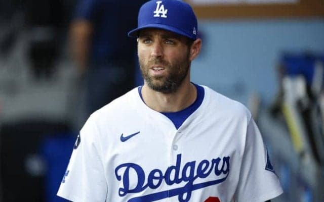 ドジャース2度目の衝撃DFAは「一つの時代の終焉」34歳・背番号「3」の“レジェンド”はWAR低迷「時代は終わりを迎えた」