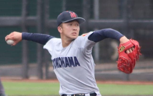 横浜、不動のセンターが故障で欠くも打線がつながり、作新学院に7回コールドで公式戦26連勝【関東大会】