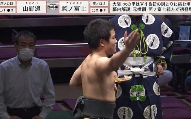 「この15歳は強くなる」“横綱”の血を継ぐ新人力士、強烈な攻めに50キロ重い相手力士が「ぐわっ！」