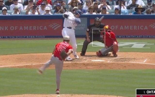 これをヒットにしちゃうの？ 大谷翔平、ハプニング後に“まさかの光景”「すげえw」「上手すぎ」 技アリ“流し打ち”→野手の前に打球を落とす「イチローかな」