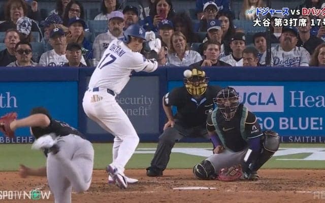 笑うしかない…大谷翔平、5月10本目のHRに相手ピッチャーが“脱力顔” ファンは大興奮「かるーく打ってホームランか」