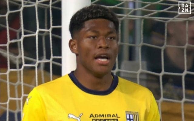 「セリエA最強のGK」鈴木彩艶の“指先ミラクルセーブ”に海外ファンが驚愕！「怪物だ」「今シーズンのリーグ最高」「ユヴェントスは獲得すべき」