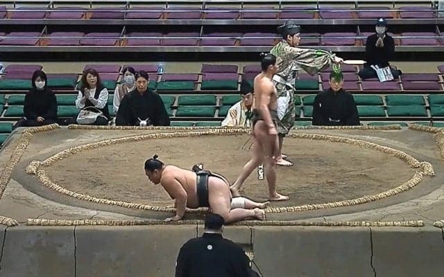 「ほっそ」一般人体型の“細マッチョ”力士に驚きの声 「一体、何したんだ…？」一瞬の“妙技”で敗れた力士愕然