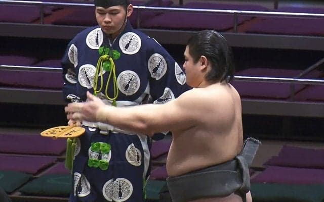 “規格外”の高学歴力士、巨漢を“秒”で圧倒 「相手飛ばした」「電車道を超えた」驚きの声