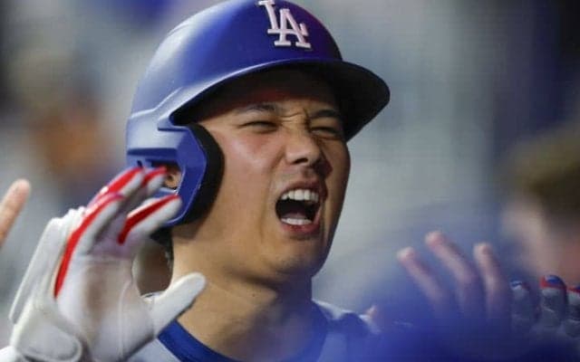 大谷翔平が“変身”　突如「覆面レスラー」になった理由　ベッツと「連日ホームランを狙う」球団X投稿