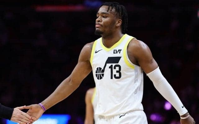 新人最多アシストを記録したアイザイア・コリアーがオールルーキーチームに惜しくも落選