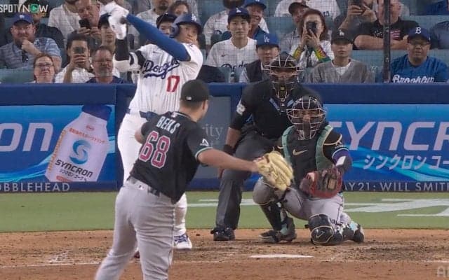 大谷翔平、会心のツーベースで“ご機嫌ダンス”「楽しそう」「やっぱやる男w」塁上で見せたパフォーマンスが話題