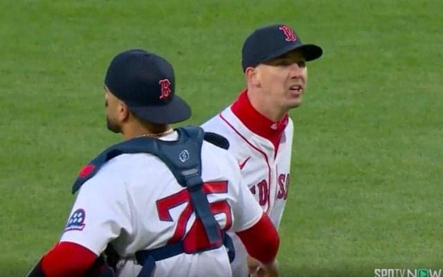 おい！ド真ん中だろ！ 元ド軍右腕が“大激怒”→あわや一触即発！「怖すぎ」「退場上等ｗ」 “不可解判定”連発でイライラ爆発… 審判に暴言で退場 