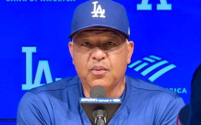 ロバーツ監督が“夫婦喧嘩”　ボブルヘッドデーなのに…まさかの欠場に「妻が怒っていた」
