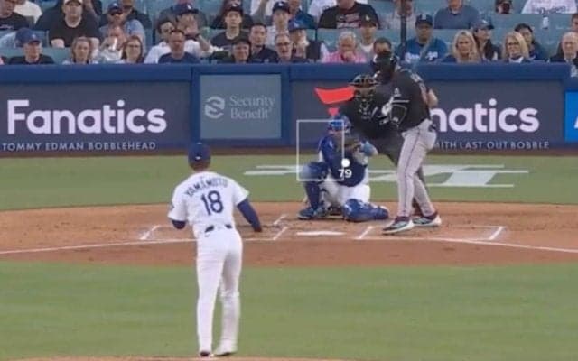 え、なんで…？ 山本由伸に“打者ドン引き”「鬼緩急」「軌道エグい」高速シンカー→緩いカーブ… 全く動けず“見逃し三振”