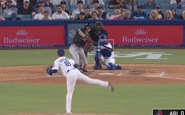 もうワケわからん！ 山本由伸、とんでもない魔球で“まさかの光景”「怖っ！」「エグい」空振りしたのに直撃… 打者の手元で曲がりすぎてしてしまう