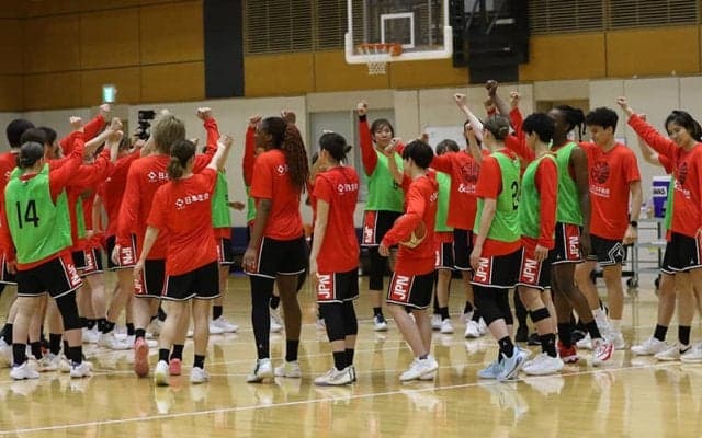 バスケ女子日本代表強化合宿がスタート…ゲインズ新HCは「共通理解を深め、全員で成長していく時期」と位置づけ