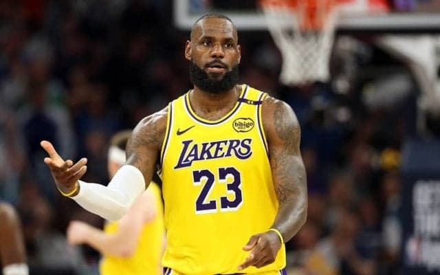 レブロン・ジェームズが3季ぶりにMVP票を獲得…ジョーダン超えで史上最年長記録を樹立