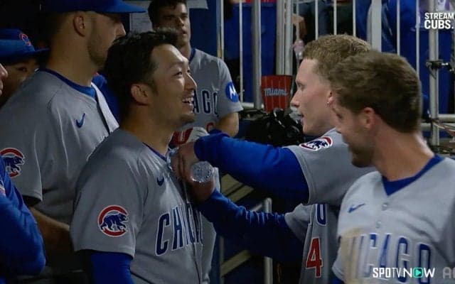 笑劇の“悪ふざけ”シーンに実は今永も！？ 鈴木誠也にPCAが「お前、熱すぎるからクールダウンしろ」 話題のイタズラを現地局またも“レポート”