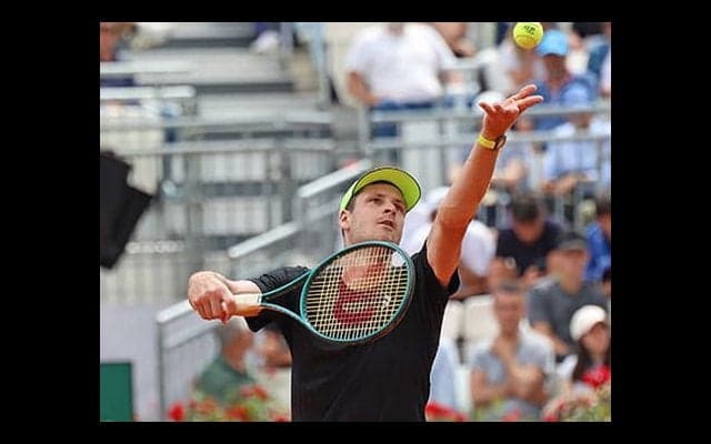  世界4位にストレート勝ちで４強 