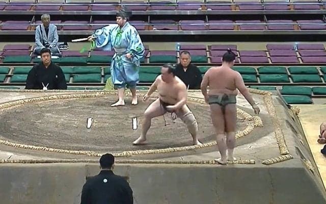 走る、走る…力士が走る衝撃の“珍光景”「なぜダッシュ」「はやいw」ファン困惑