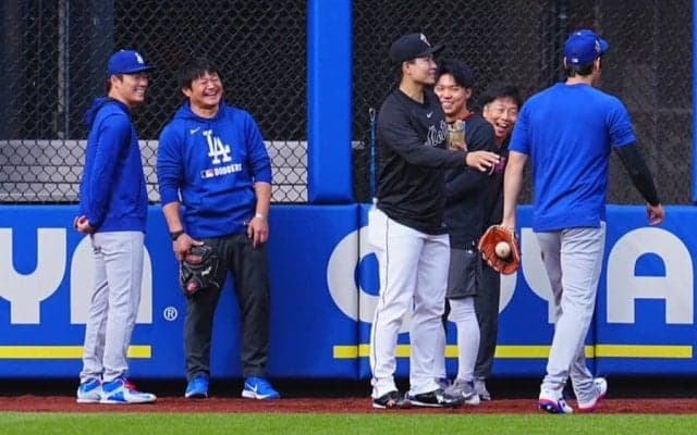 大谷翔平、先輩・千賀を前に真顔ボケ炸裂　談笑のはずが“ちょっと待て！”…山本も爆笑