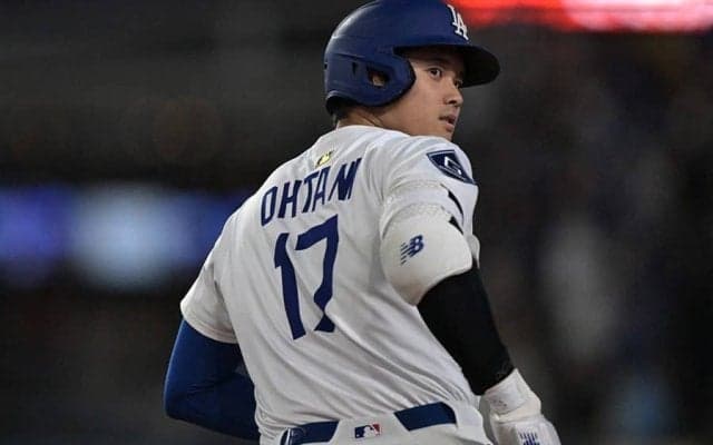 大谷翔平、打席で“びしょ濡れ”に　頭を何度も振る仕草…襲われたアクシデント
