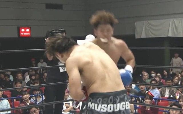 マウスピース“飛び出す”衝撃KO 3度目のダウンで“ぐにゃり”の劇的決着