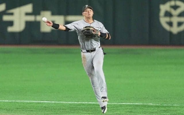 吉川好守の裏で…「めちゃくちゃおもろい」　味方もビックリの美技「エグい」