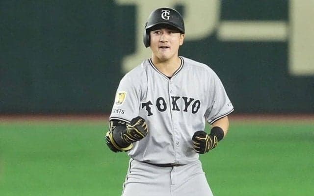 巨人・泉口友汰が大仕事！　8回に値千金の勝ち越し打…豪快2号で1試合3打点、東京D熱狂